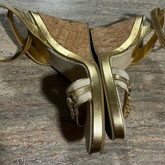 Coach Ellette open toe strapped wedge sandals with flowers 🌸 on the wedges - Picture 6 of 16